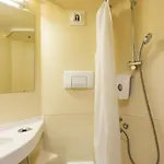 Hotel F1 *