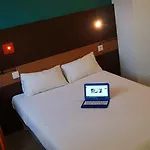 F1 Hotel