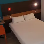F1 Hotel