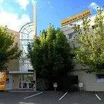 F1 Hotel