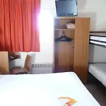 F1 Hotel
