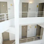 Hotel F1 *