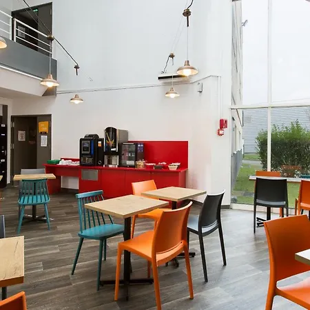 Hotel F1 Maurepas