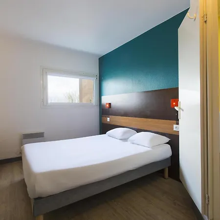 F1 Hotel *