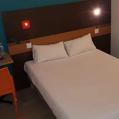 F1 Hotel