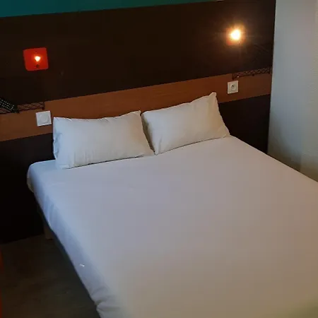 F1 Hotel