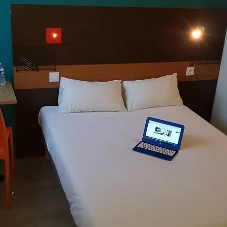 Hotel F1 *