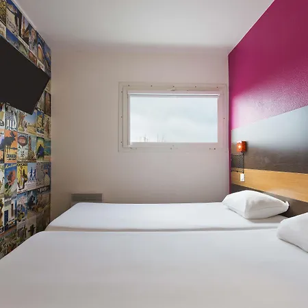 Hotel F1 *