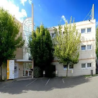F1 Maurepas Hotel 4*