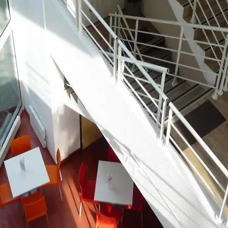 Hotel F1 Maurepas 4*