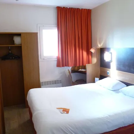 Hotel F1 Maurepas