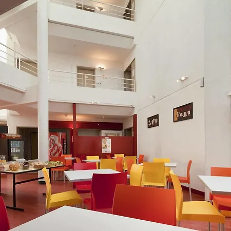 Hotel F1 Maurepas 4*