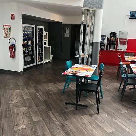 Hotel F1 Maurepas 4*