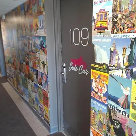 Hotel F1 *